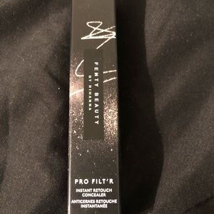 Fenty Beauty Makeup - Fenty 490 Pro Filt’r Concealer Fenty Beauty Makeup - Fenty 490 Pro Filt’r Concealer